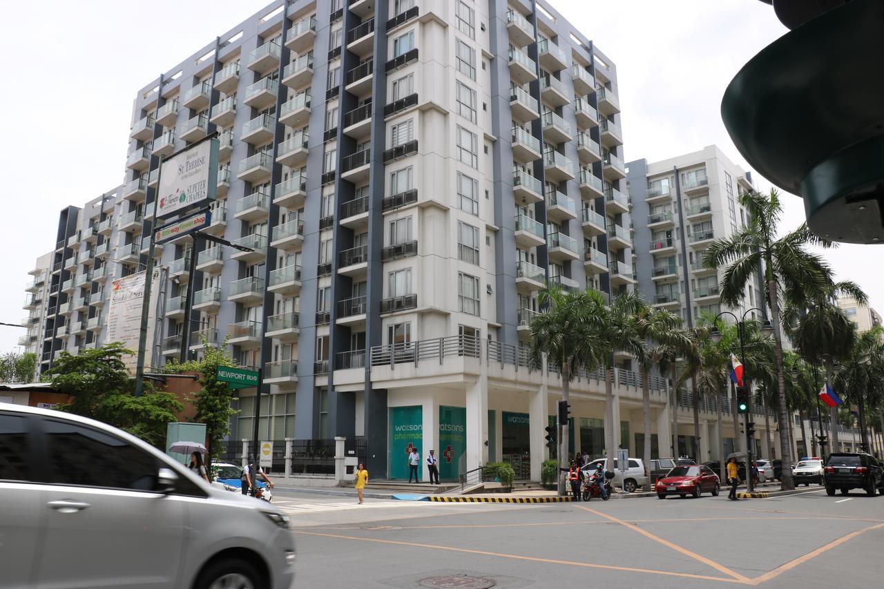 One Palm Tree Villas Manila Exterior photo