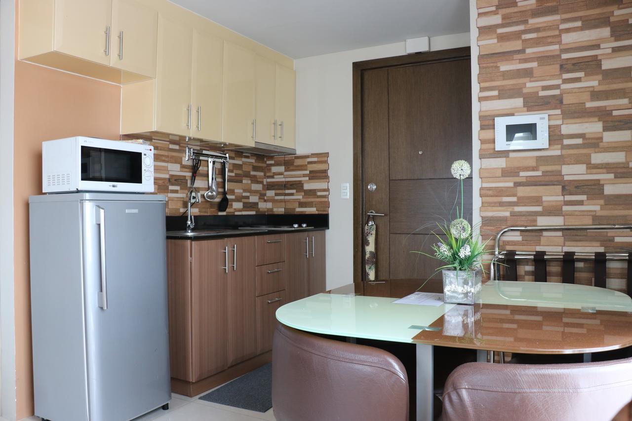One Palm Tree Villas Manila Exterior photo