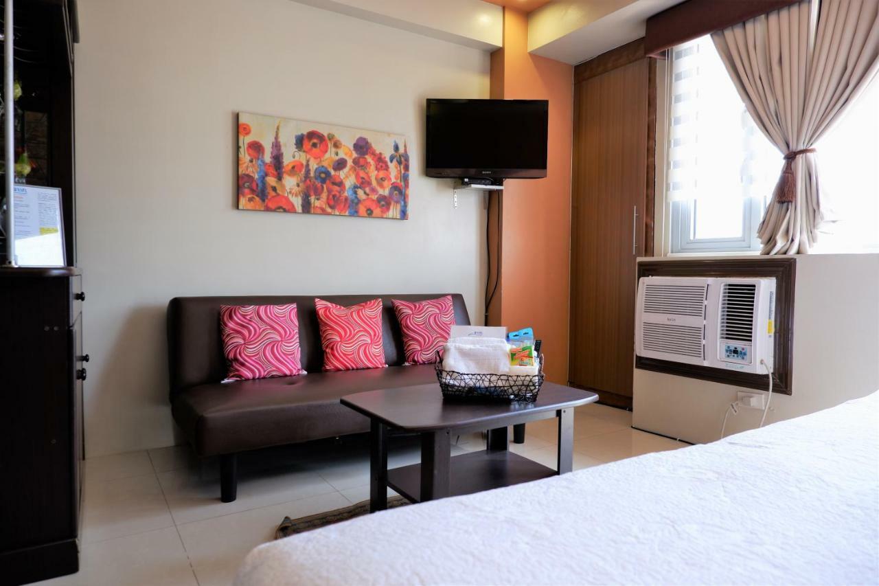 One Palm Tree Villas Manila Exterior photo
